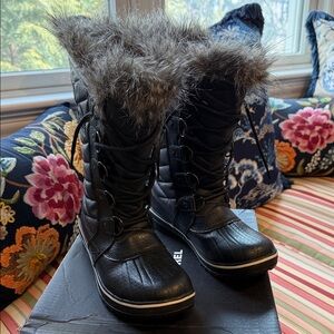 SOREL TOFINO II Boots in Black with Gray Faux Fur US Size 7.5 (LIKE NEW)